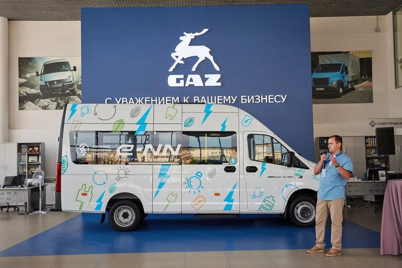 ТОРГОВЫЙ ДОМ «СПАРЗ» — самый крупный дилер в Северо-Западном регионе, совместно с ГК «Современные транспортные технологии», представил новые грузовые автомобили GAZelle e-NN и «Валдай 8».