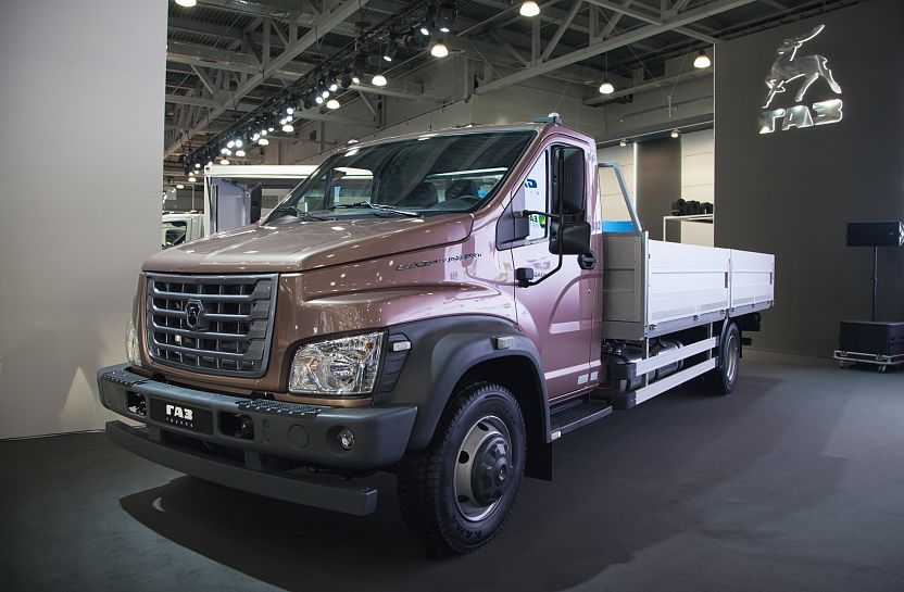 среднетоннажный грузовой автомобиль «Газон NEXT» массой 10 тонн