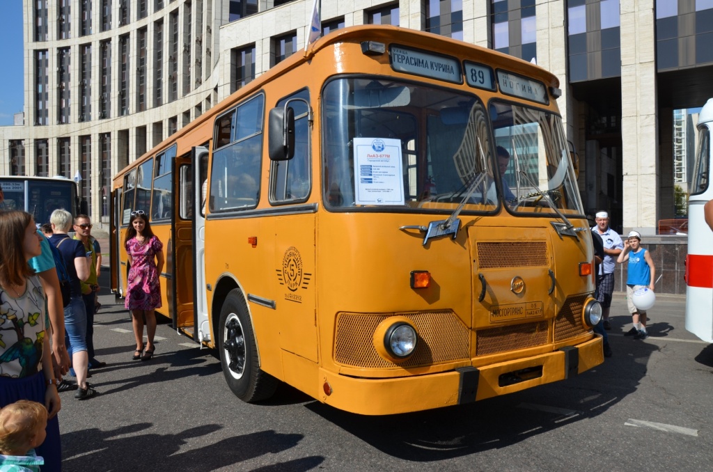 Автобус ЛИАЗ ЗИЛ-158В на празднование 90-летия автобусного движения в Москве