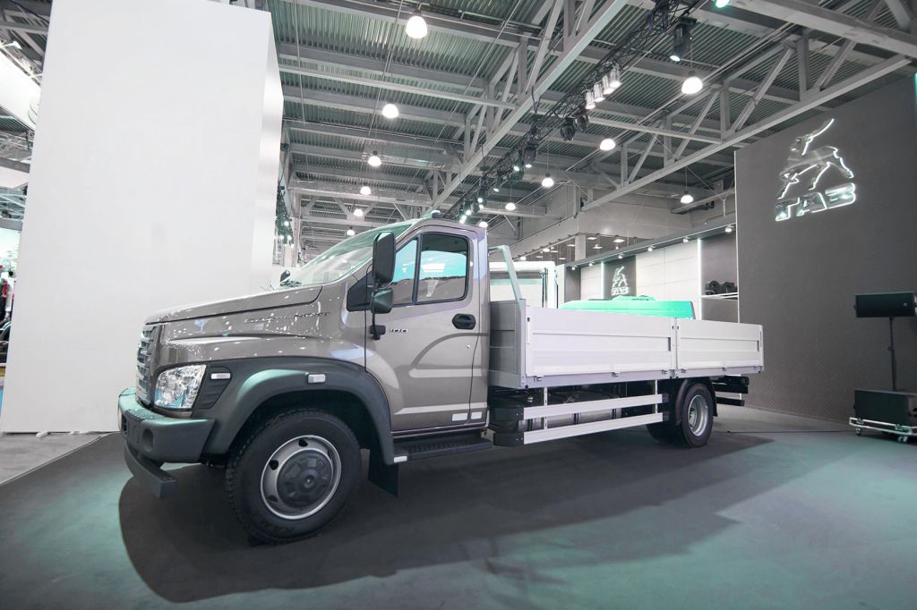 среднетоннажный грузовой автомобиль «Газон NEXT» массой 10 тонн