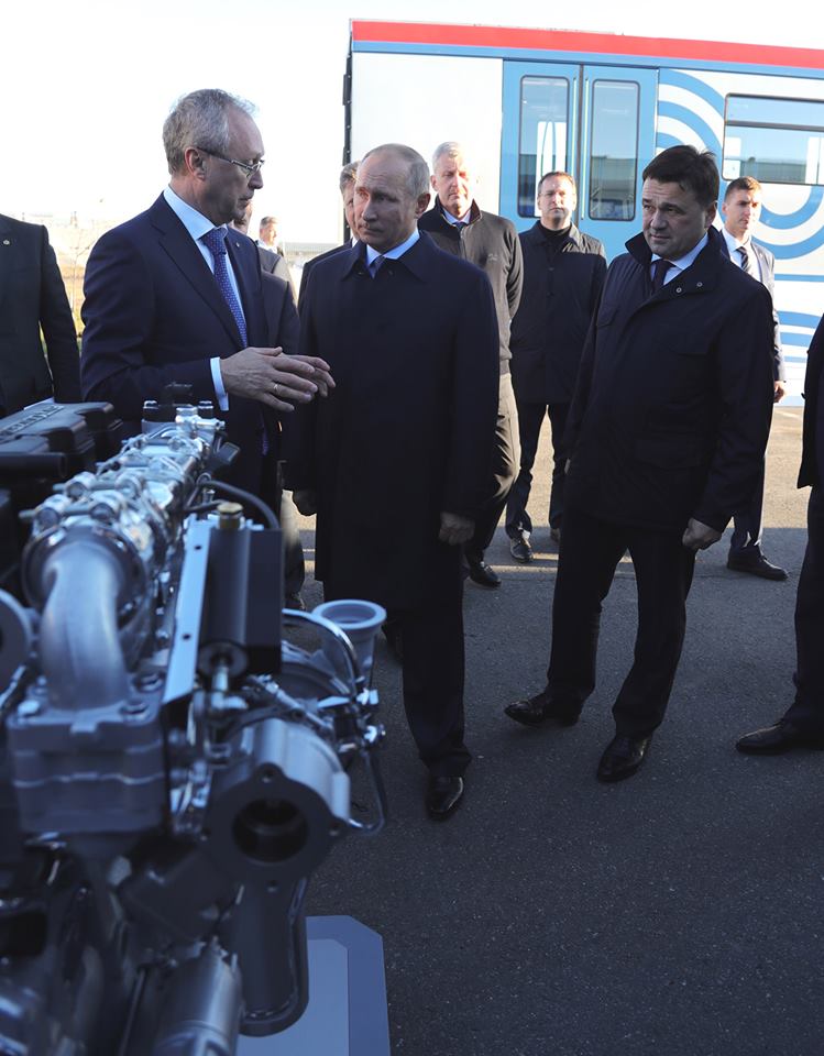 Владимир Владимирович Путин оценил автобусы нового поколения от «Группы ГАЗ»