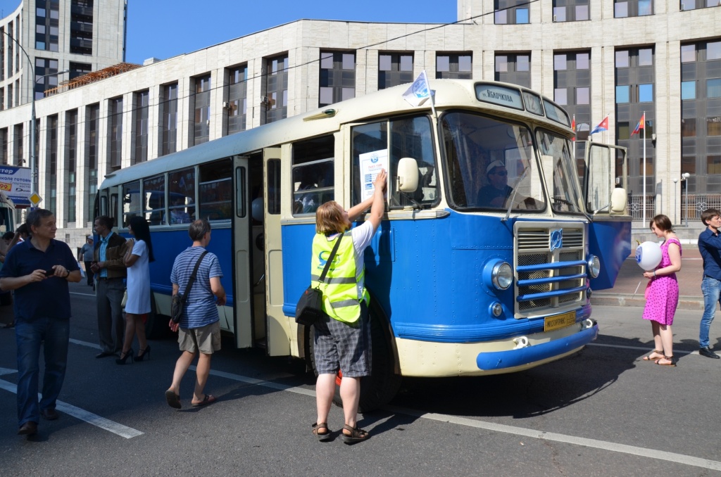 Автобус ЛИАЗ ЗИЛ-158В на празднование 90-летия автобусного движения в Москве
